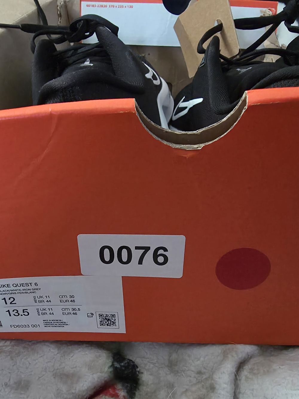 Nike Black and White Men's Athletic Running Shoes - Picture 3 of 5